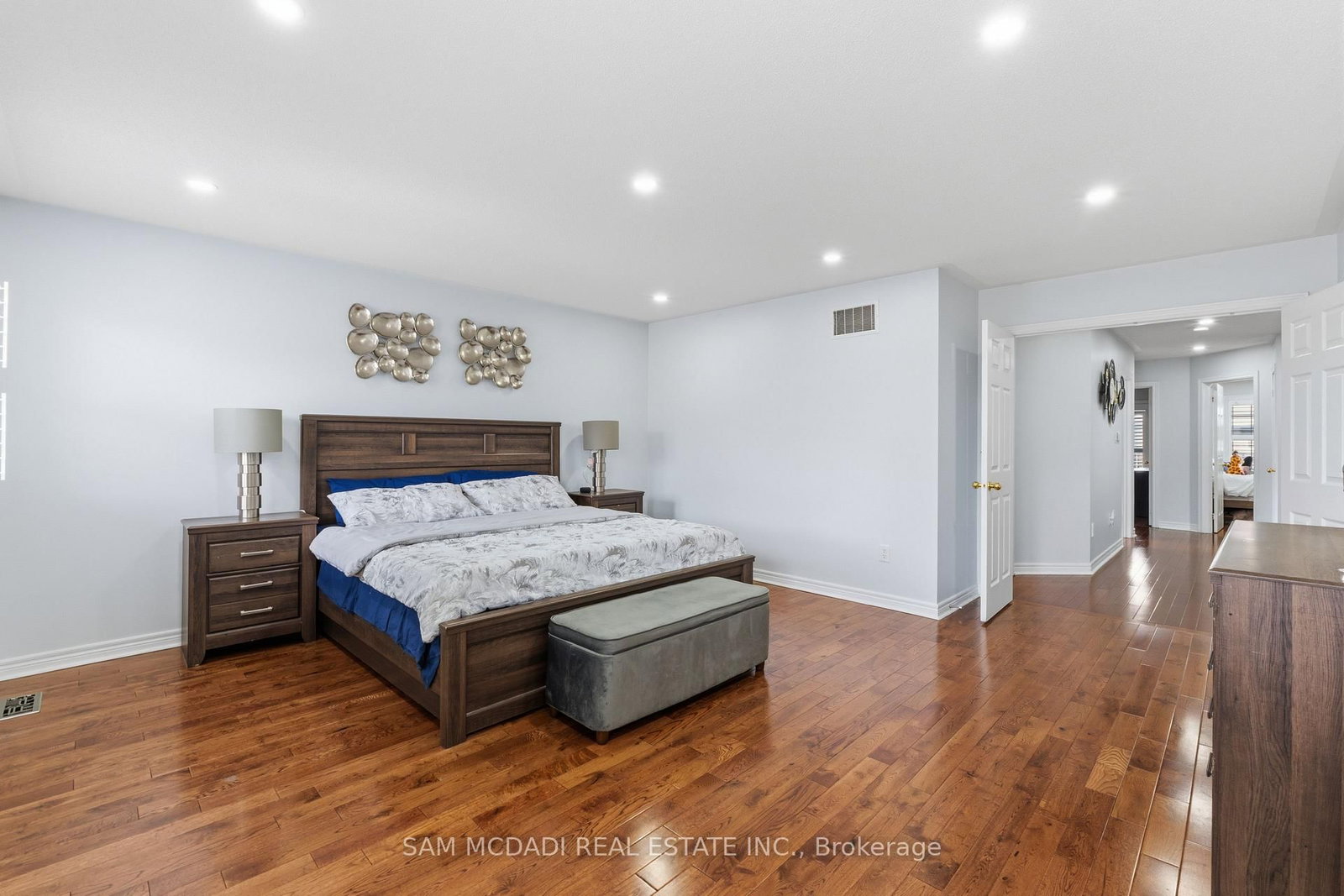 5604 Doctor Peddle Crescent • Mississauga, ON photo 14