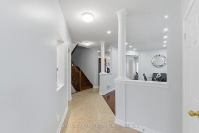 5604 Doctor Peddle Crescent • Mississauga, ON photo 3