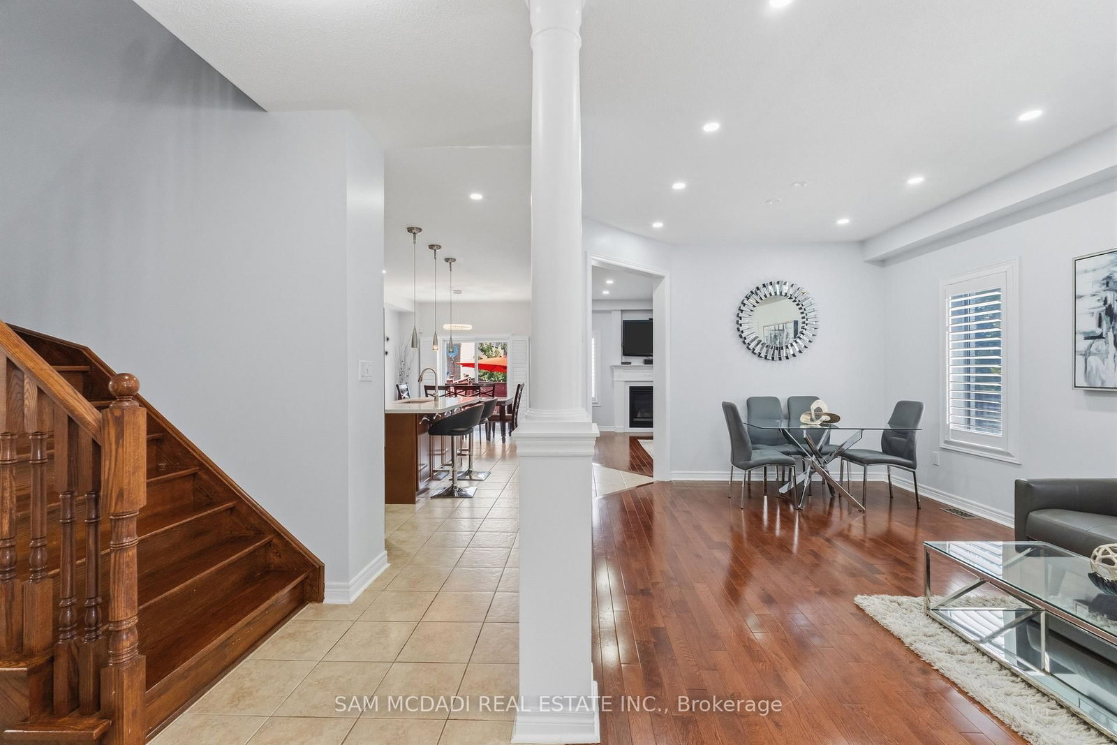 5604 Doctor Peddle Crescent • Mississauga, ON photo 4
