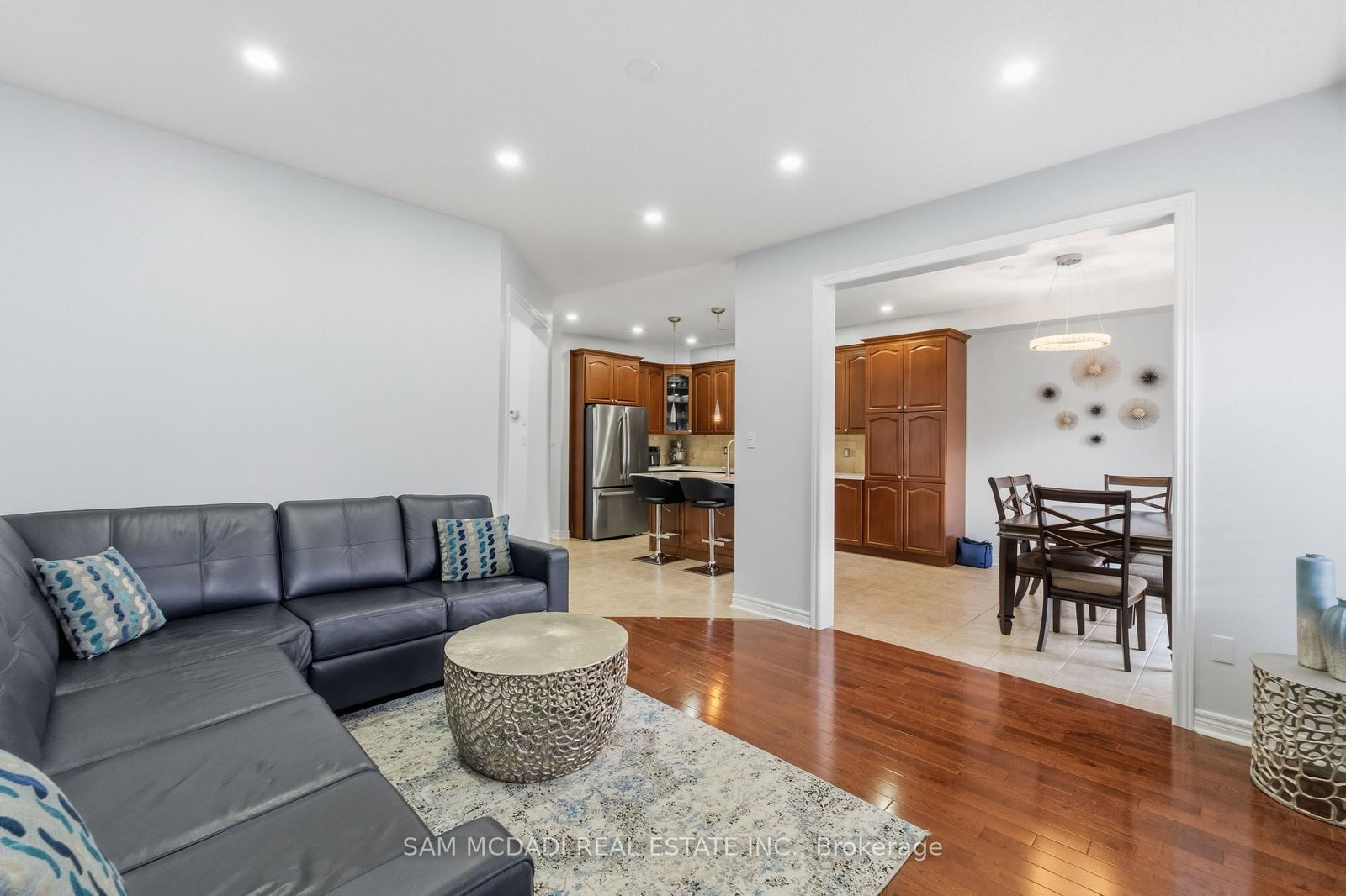 5604 Doctor Peddle Crescent • Mississauga, ON photo 8