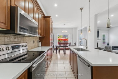5604 Doctor Peddle Crescent • Mississauga, ON photo 9