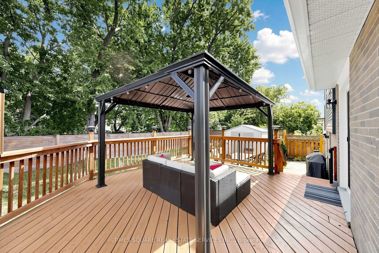 1493 Clinton Court • Burlington, ON photo 5