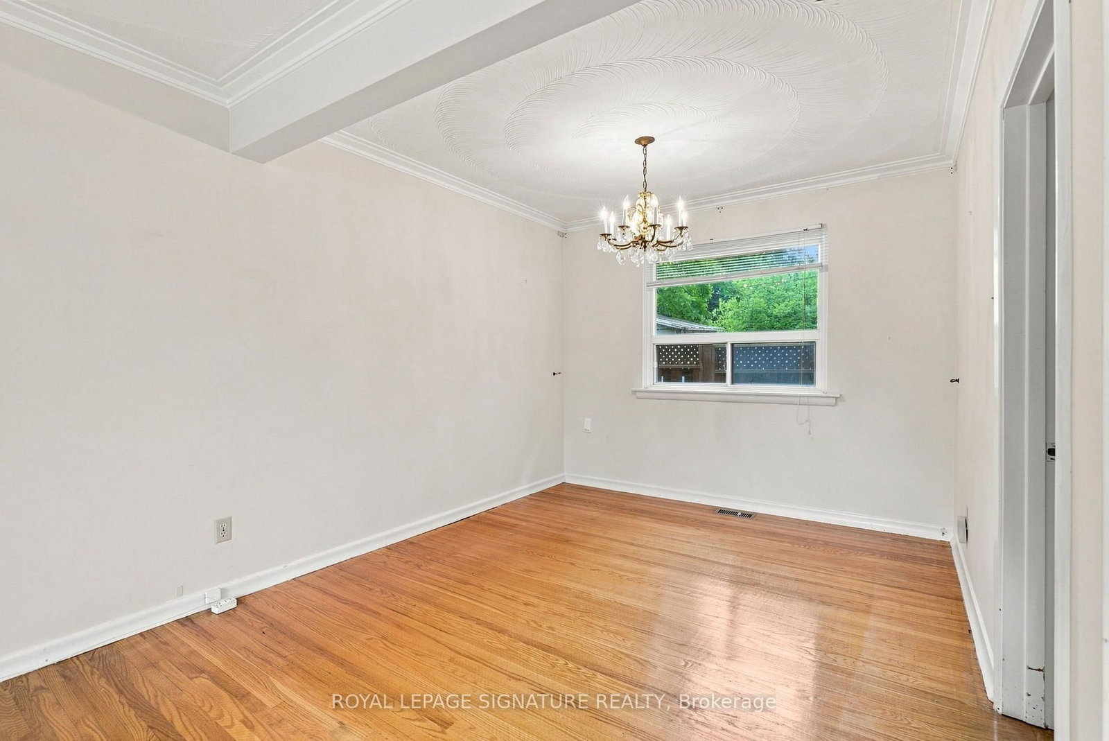 1 Dalegrove Crescent • Toronto, ON photo 10