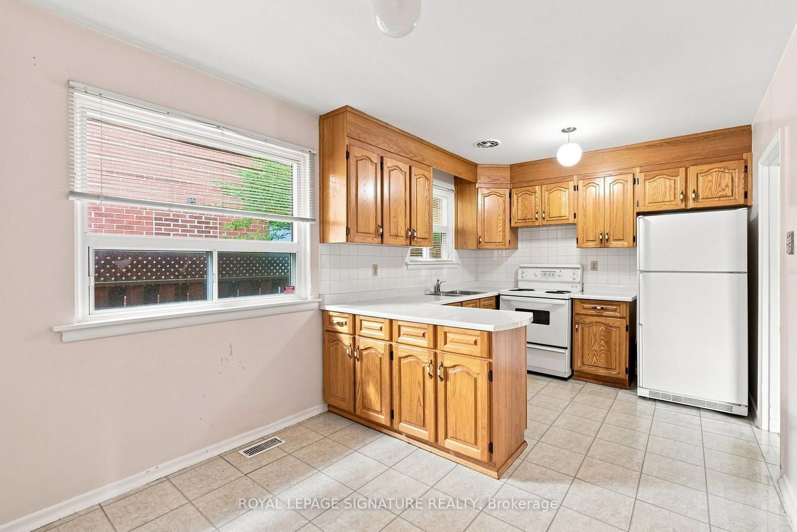 1 Dalegrove Crescent • Toronto, ON photo 15