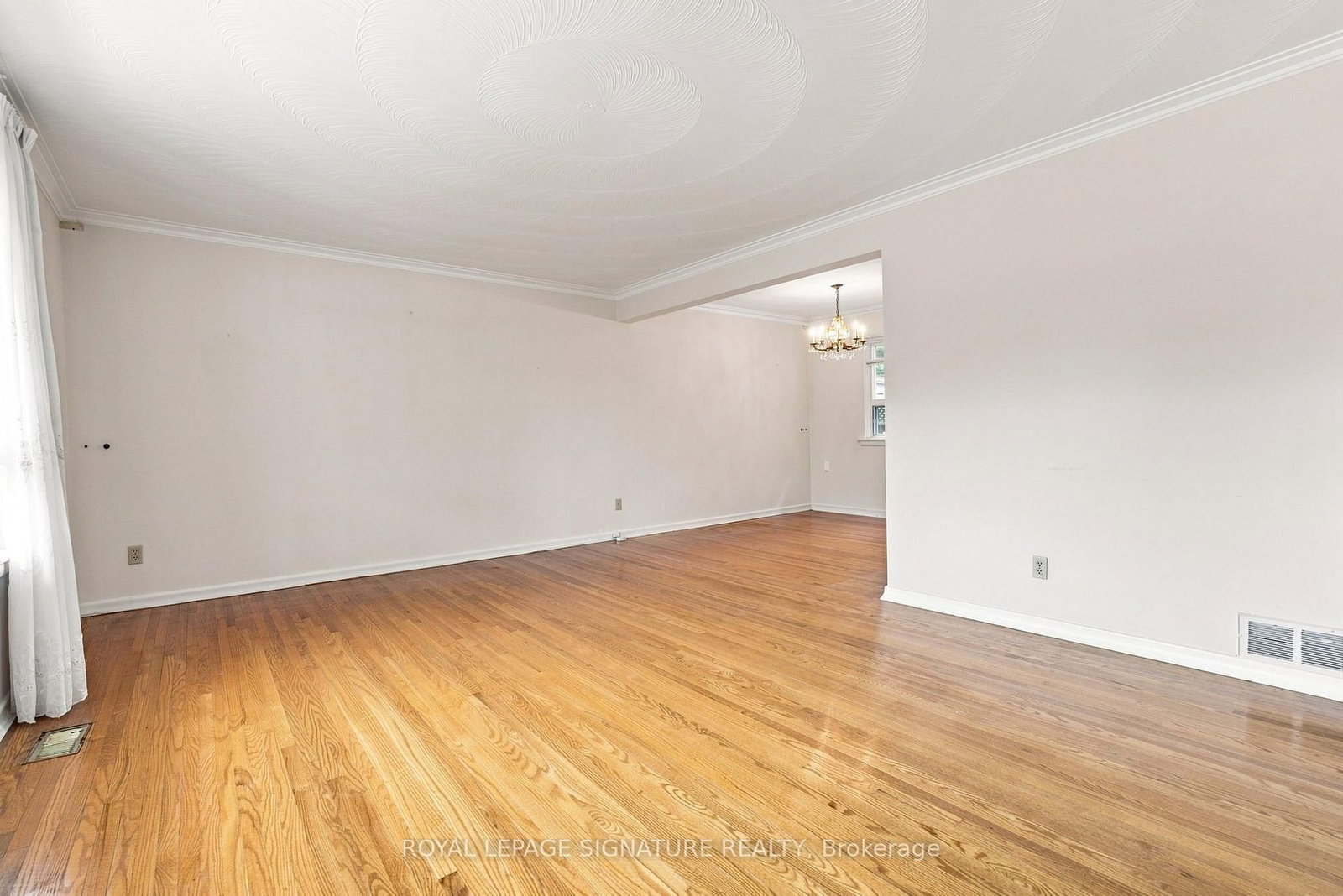 1 Dalegrove Crescent • Toronto, ON photo 5