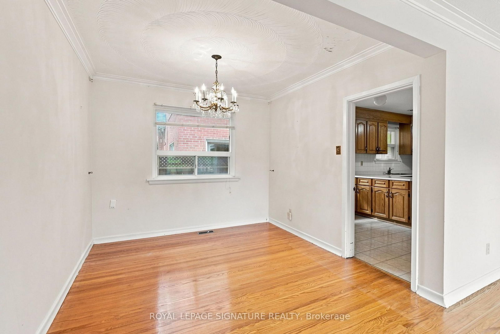 1 Dalegrove Crescent • Toronto, ON photo 9