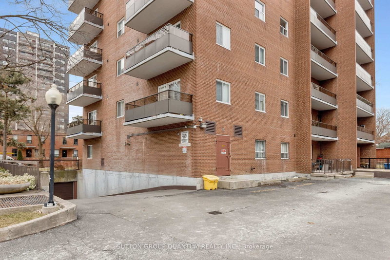 401 - 15 Elizabeth Street N
