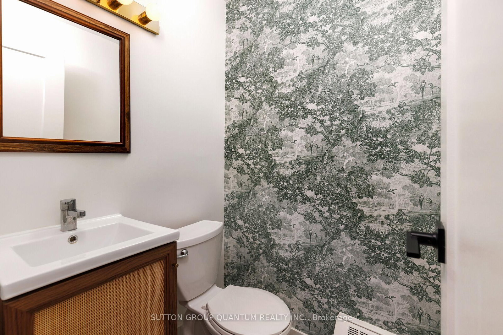 15 Elizabeth Street N • #401 • Mississauga, ON photo 34