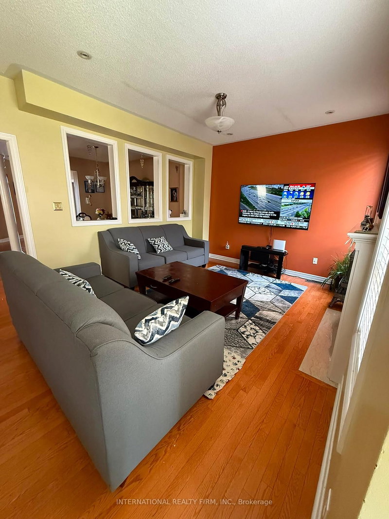 12 Fountainview Brampton,ON L6S 6K4 — Photo 5