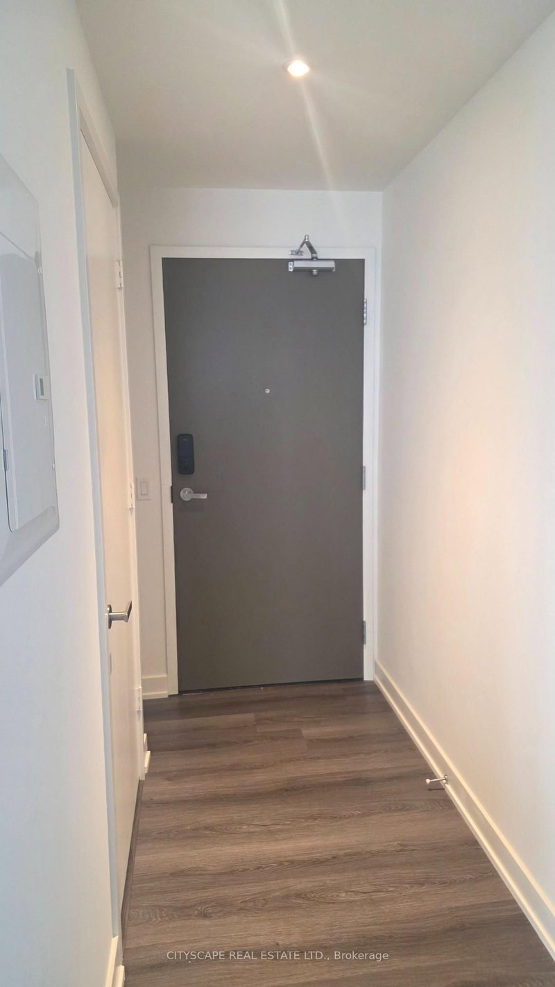 2402 - 448 Burnhamthorpe Road W