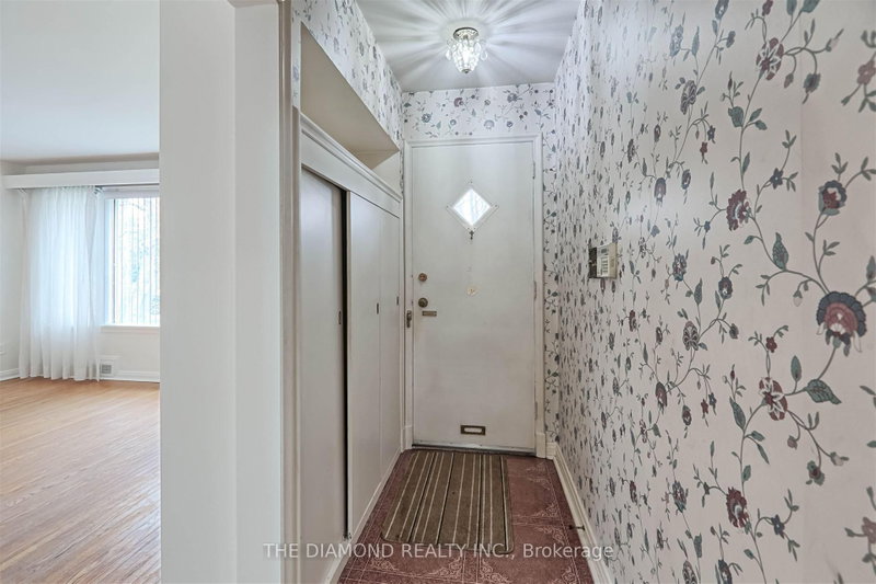 4670 Dundas Street W