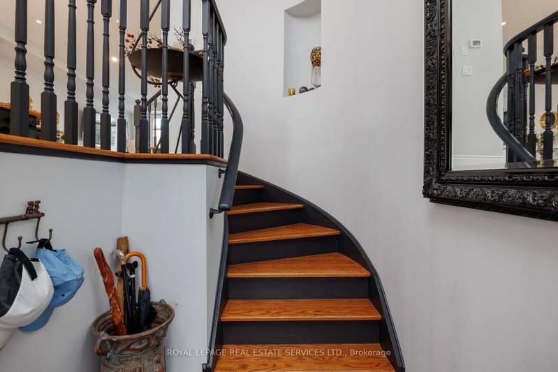 7 - 120 Bronte Road