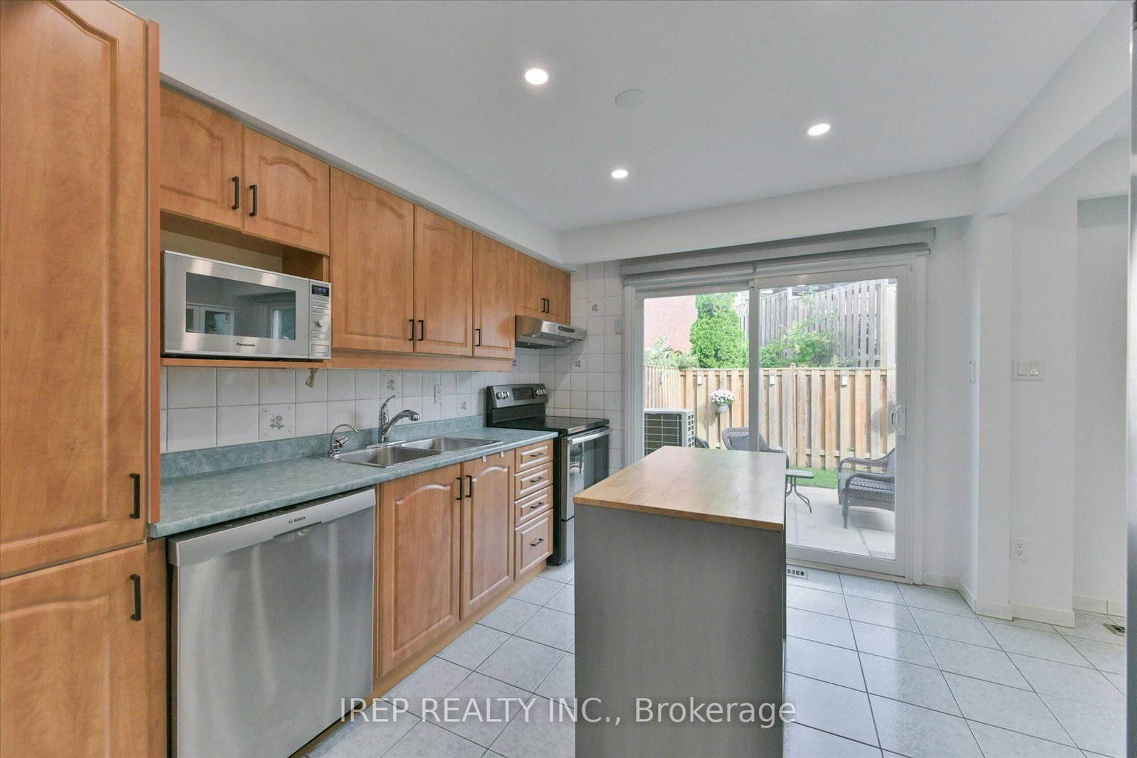 1055 Shawnmarr Road • #43 • Mississauga, ON photo 10