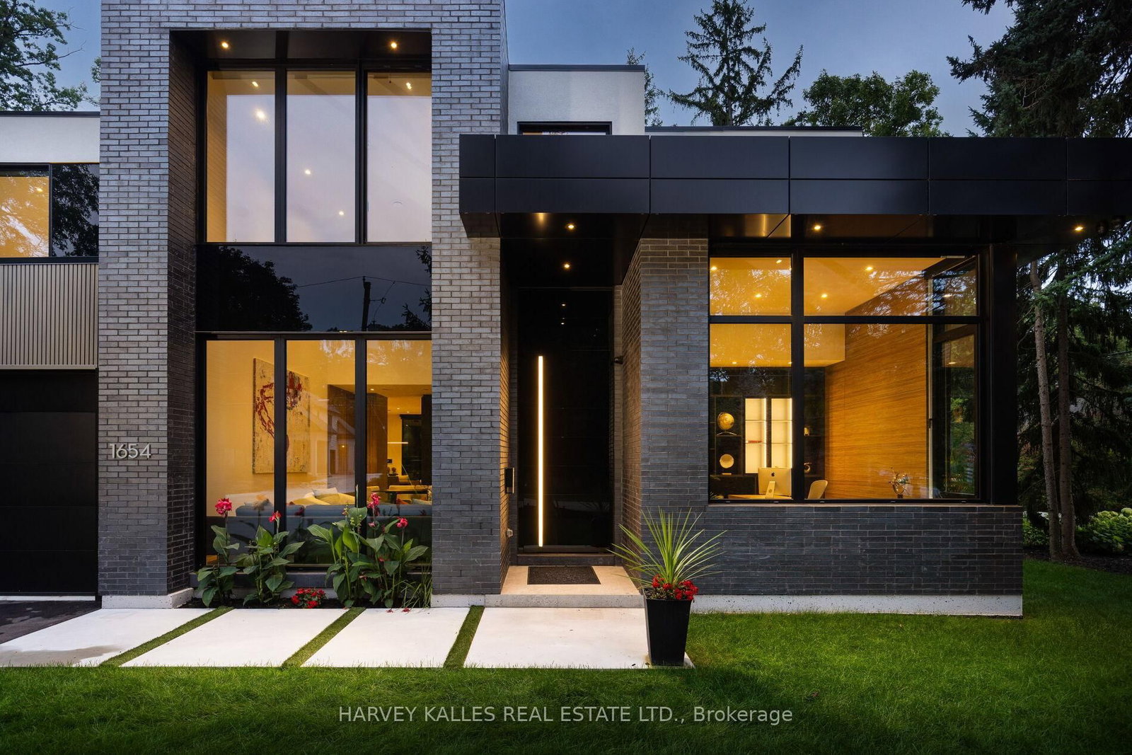 1654 Birchwood Drive • Mississauga, ON photo 2