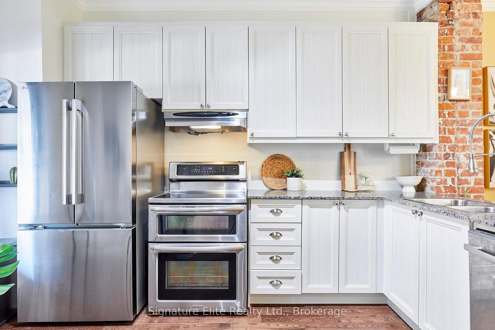 340 Pacific Avenue • Toronto, ON photo 2