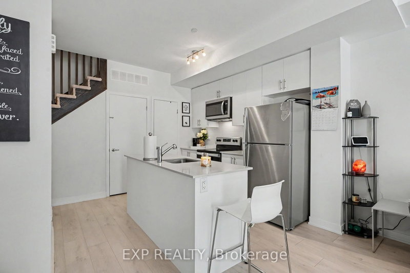 3425 Ridgeway Mississauga,ON L5L 0B9 — Photo 8