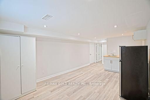 Studio Bsmt - 130 Duncanwoods Drive