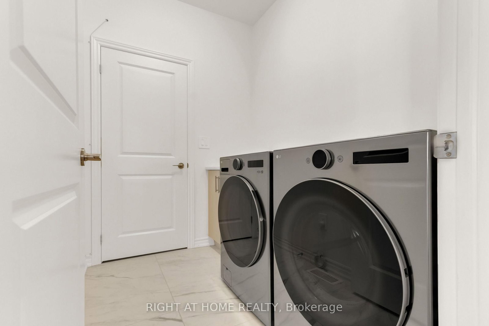 1544 Buttercup Court • Milton, ON photo 29