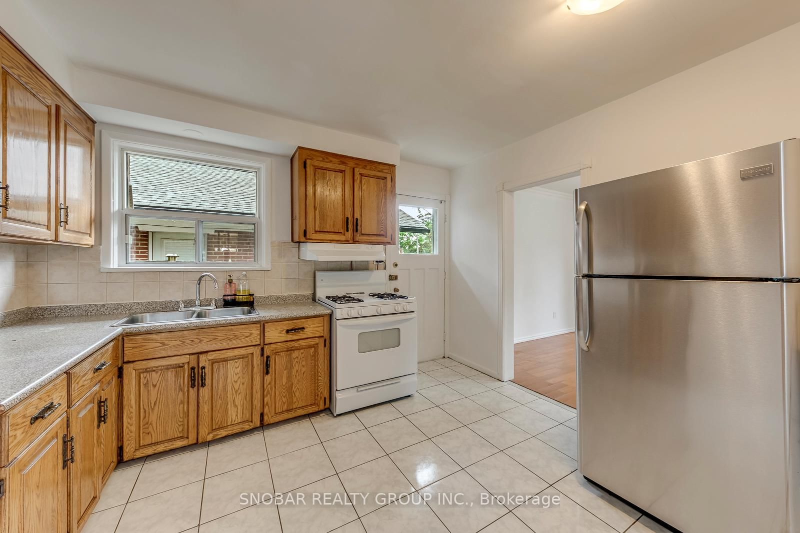 42 Clearbrooke Circle • Toronto, ON photo 13