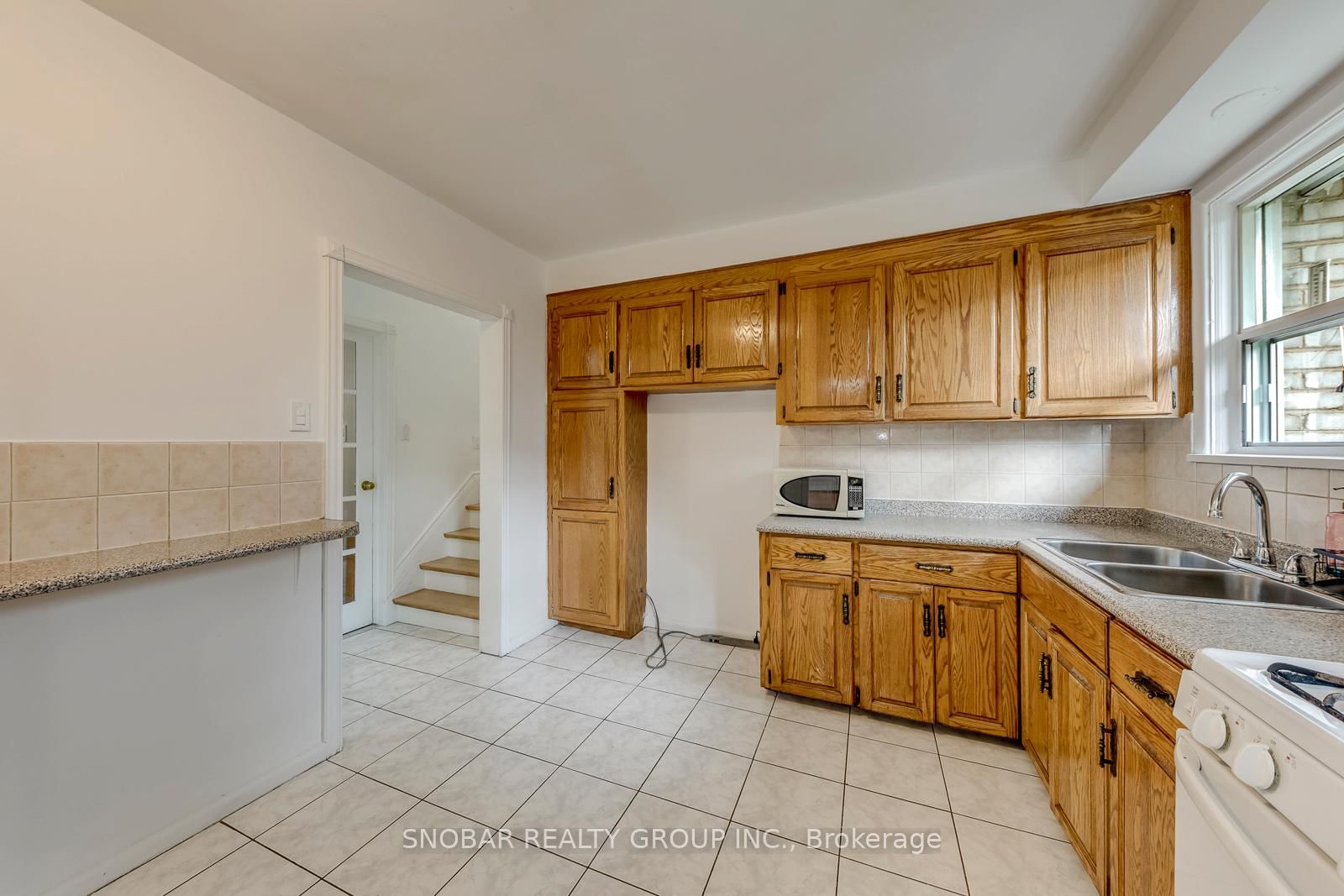 42 Clearbrooke Circle • Toronto, ON photo 14