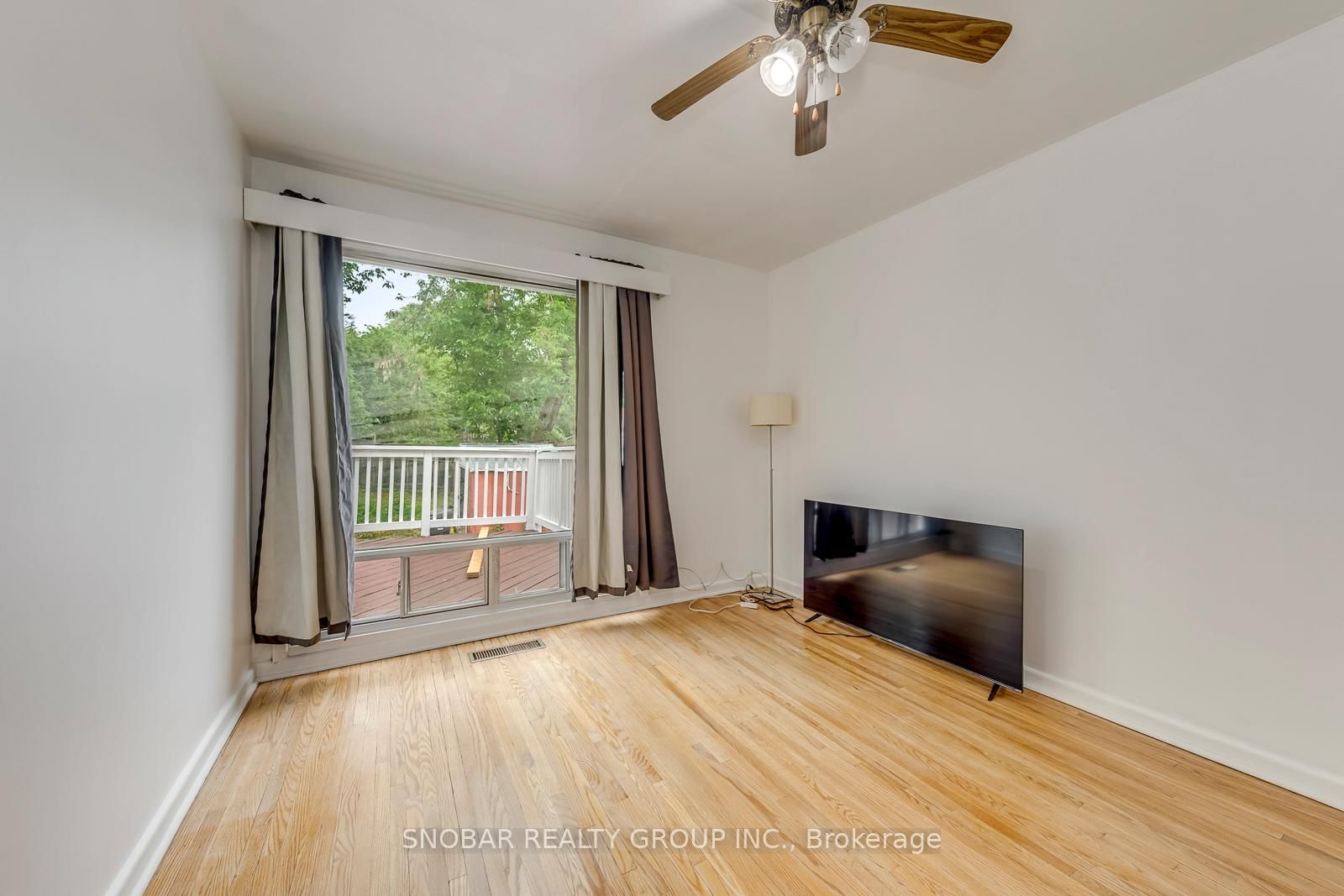 42 Clearbrooke Circle • Toronto, ON photo 17