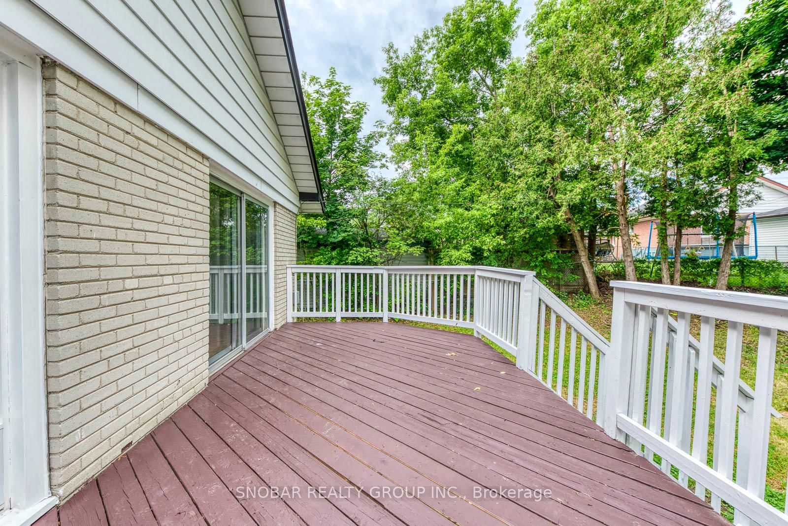 42 Clearbrooke Circle • Toronto, ON photo 24