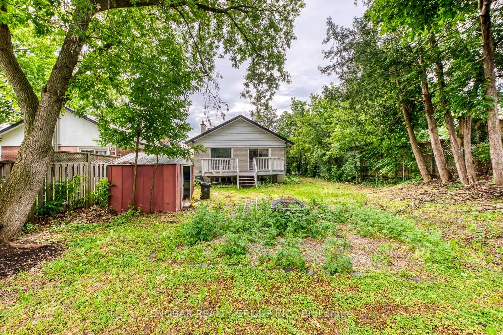 42 Clearbrooke Circle • Toronto, ON photo 25