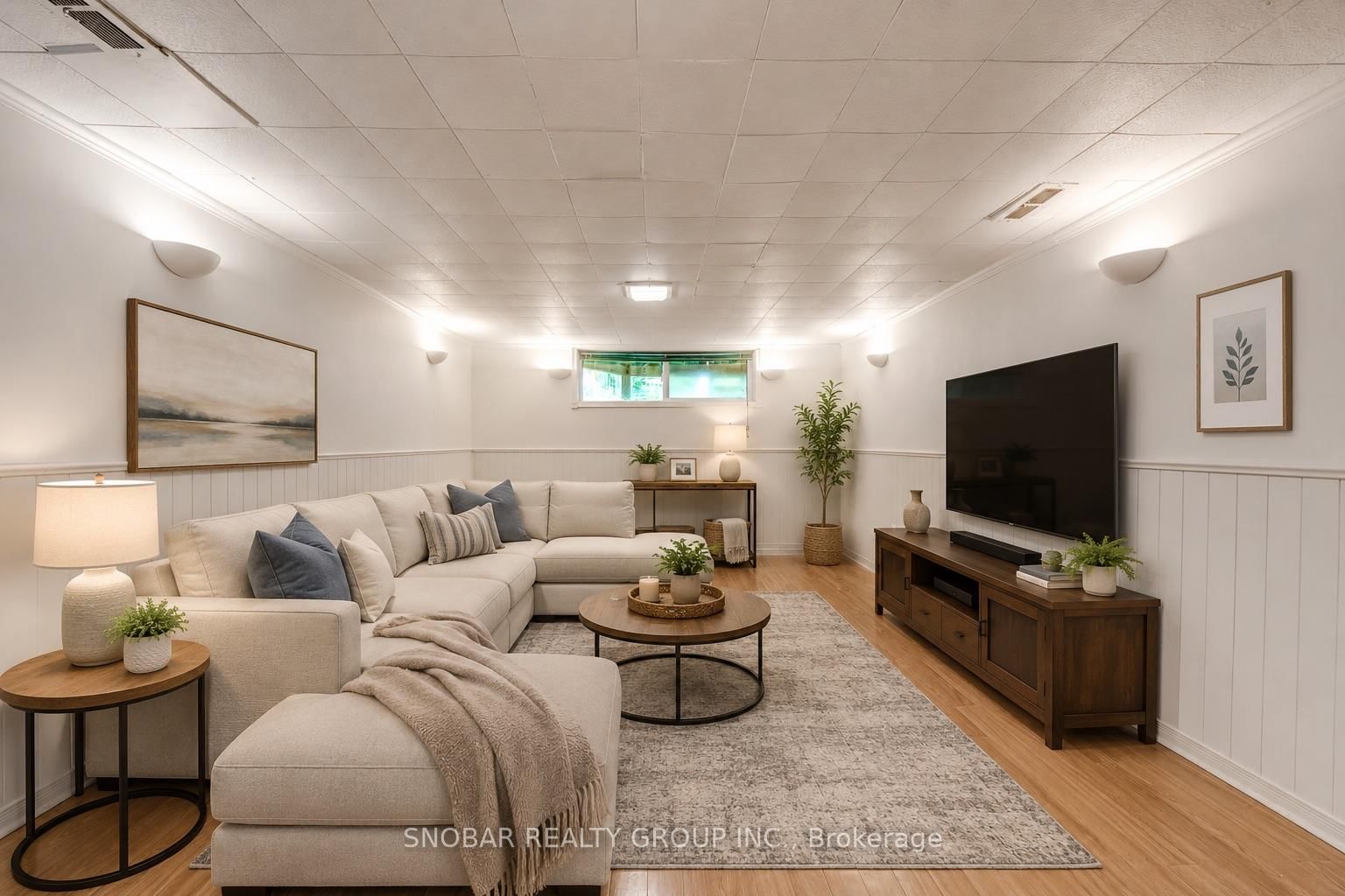 42 Clearbrooke Circle • Toronto, ON photo 8