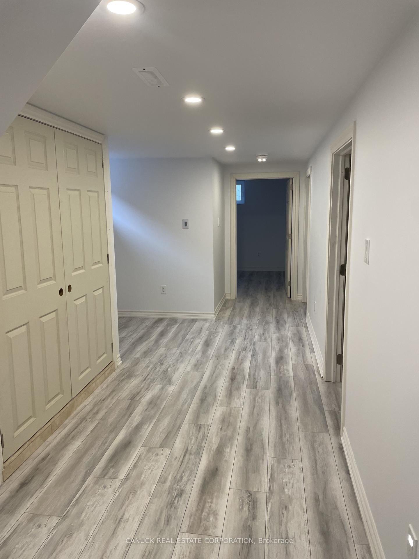 Lower Unit - 11 Navenby Crescent, Toronto 5