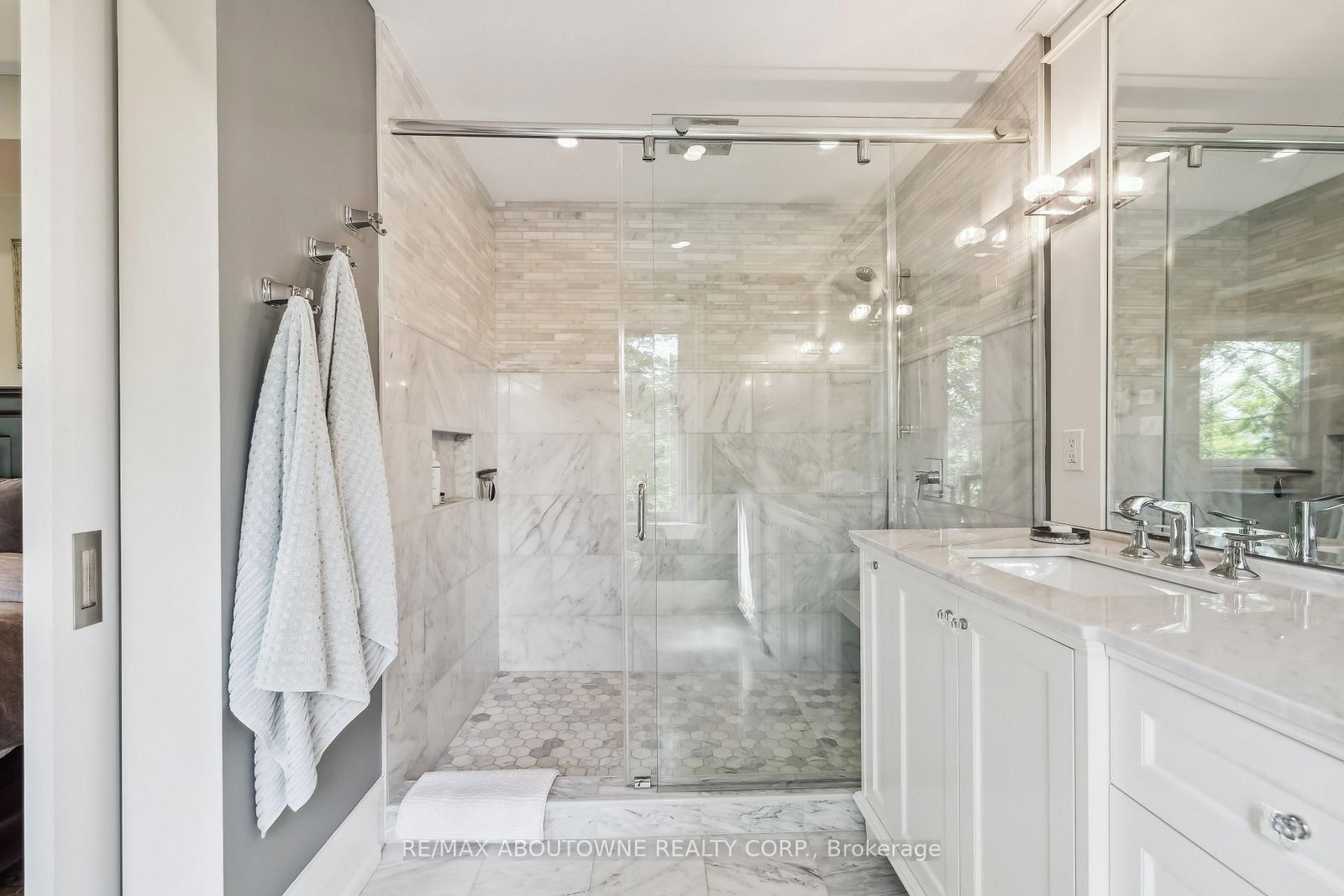 382 Trafalgar Road • Oakville, ON photo 22