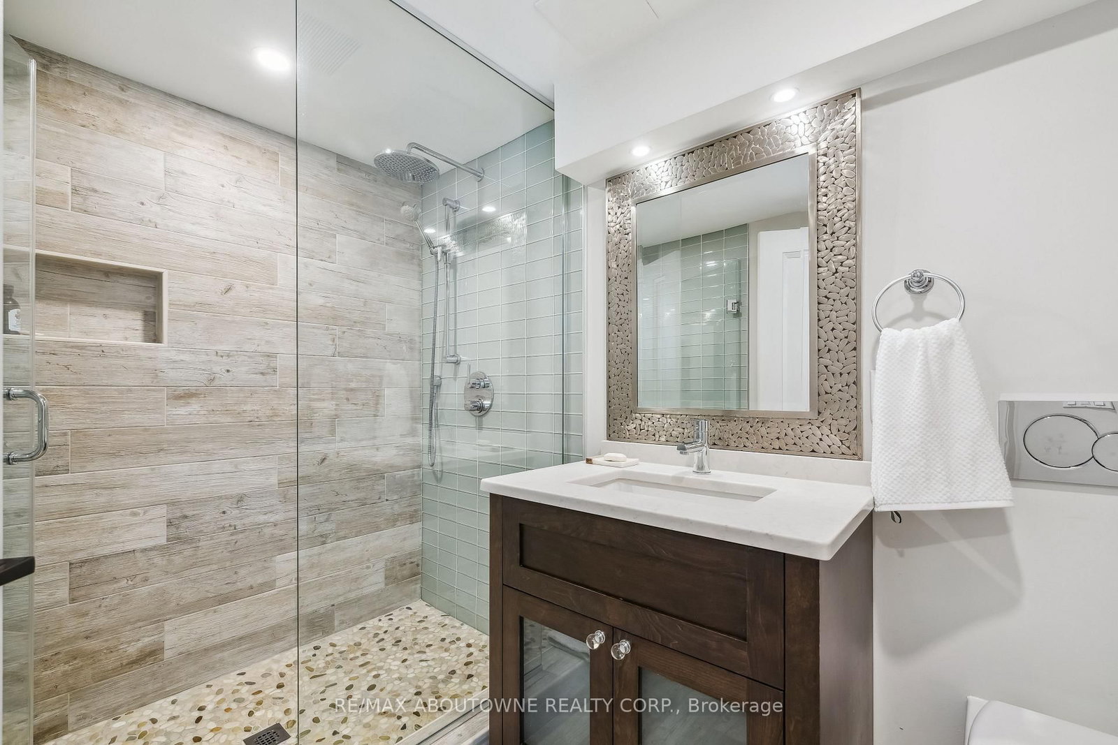 382 Trafalgar Road • Oakville, ON photo 29