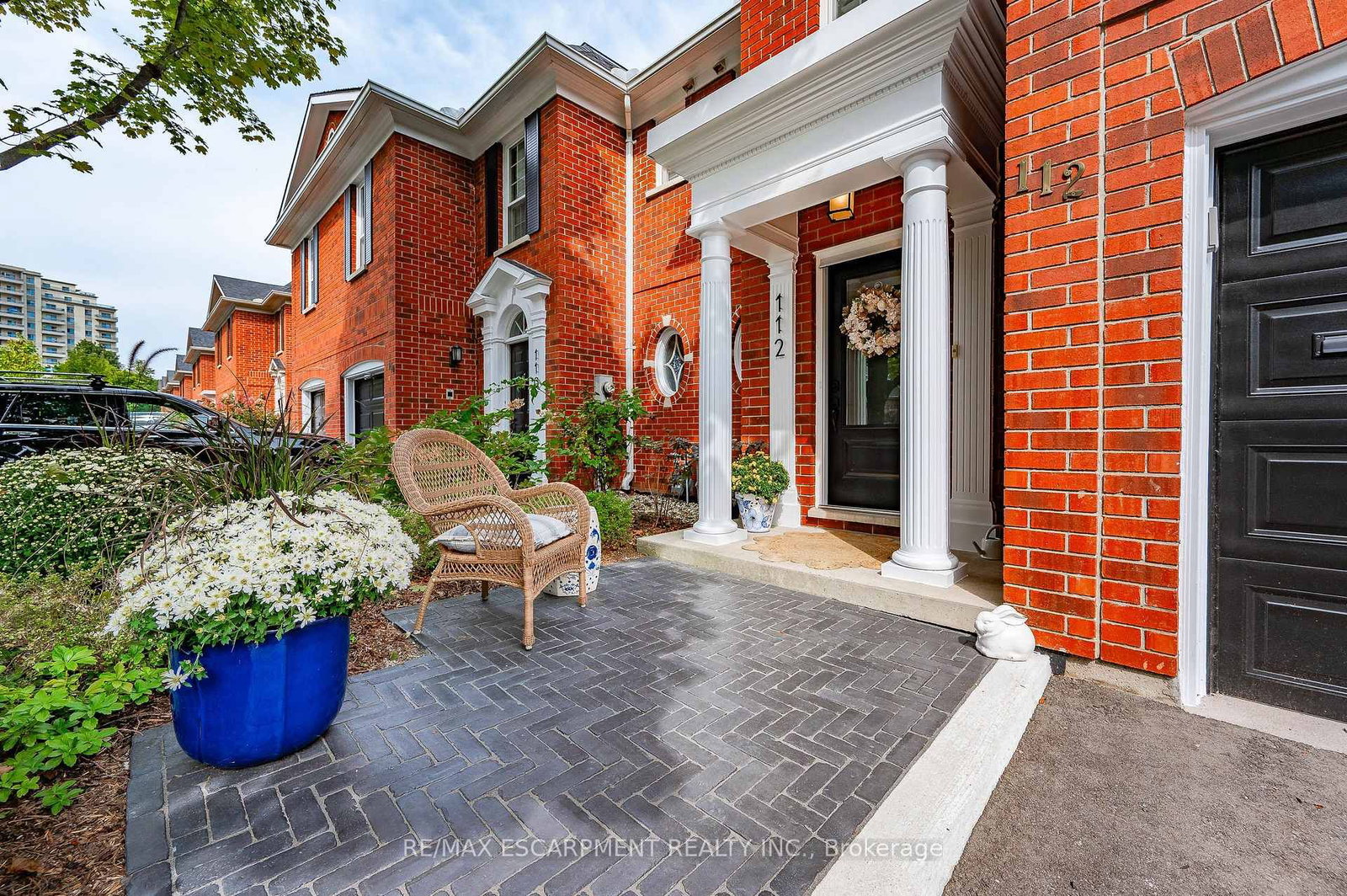 112 Fairwood Place W • Burlington, ON photo 5