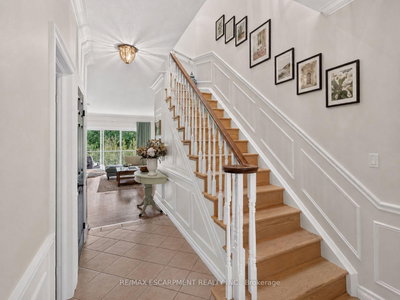 112 Fairwood Place W • Burlington, ON photo 6