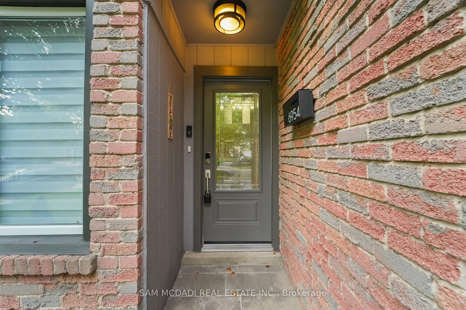 6954 Cadiz Crescent • Mississauga, ON photo 3