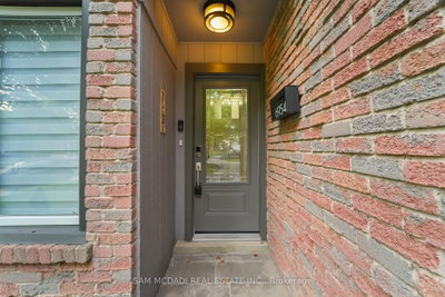 6954 Cadiz Crescent • Mississauga, ON photo 3