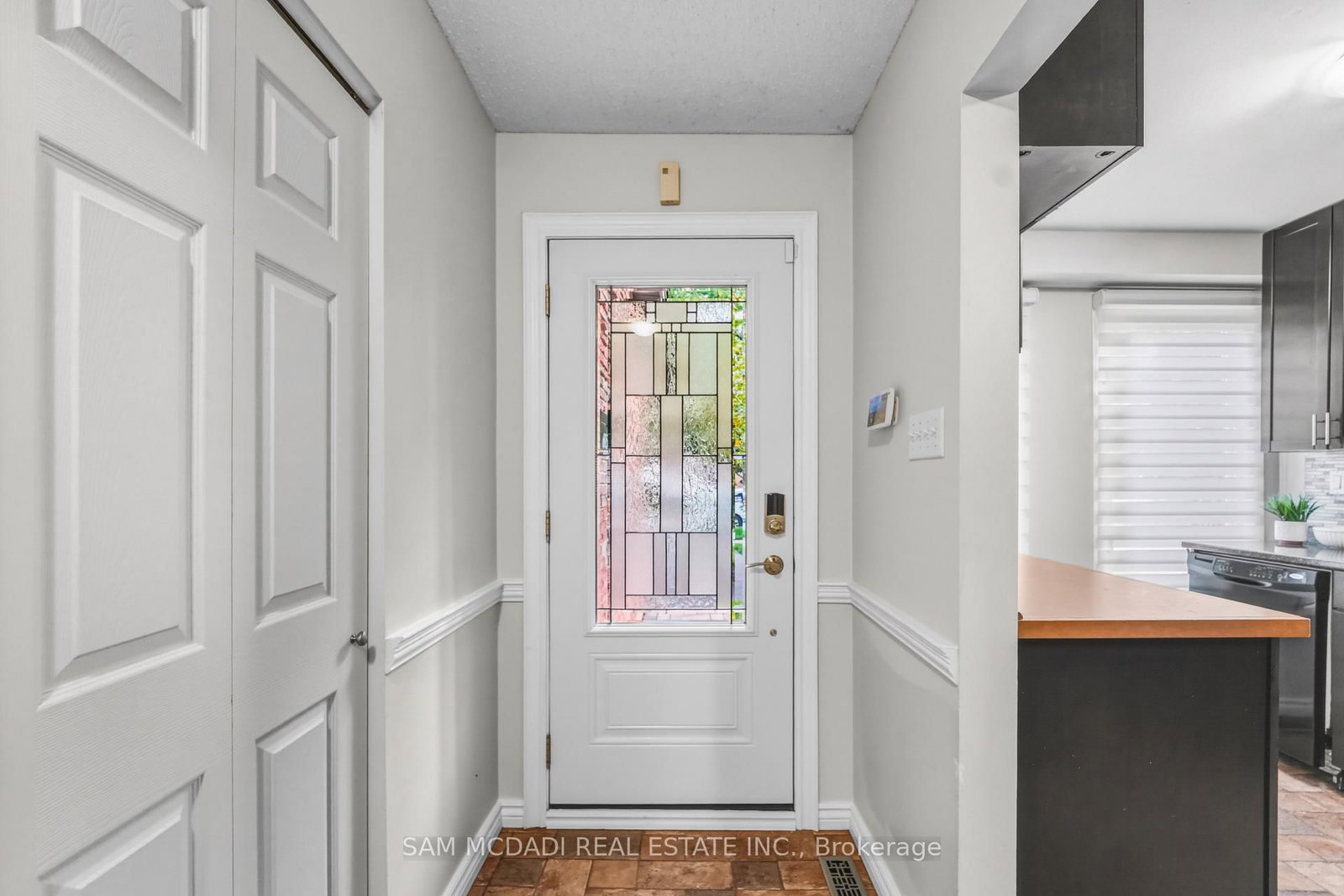 6954 Cadiz Crescent • Mississauga, ON photo 4