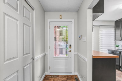 6954 Cadiz Crescent • Mississauga, ON photo 4