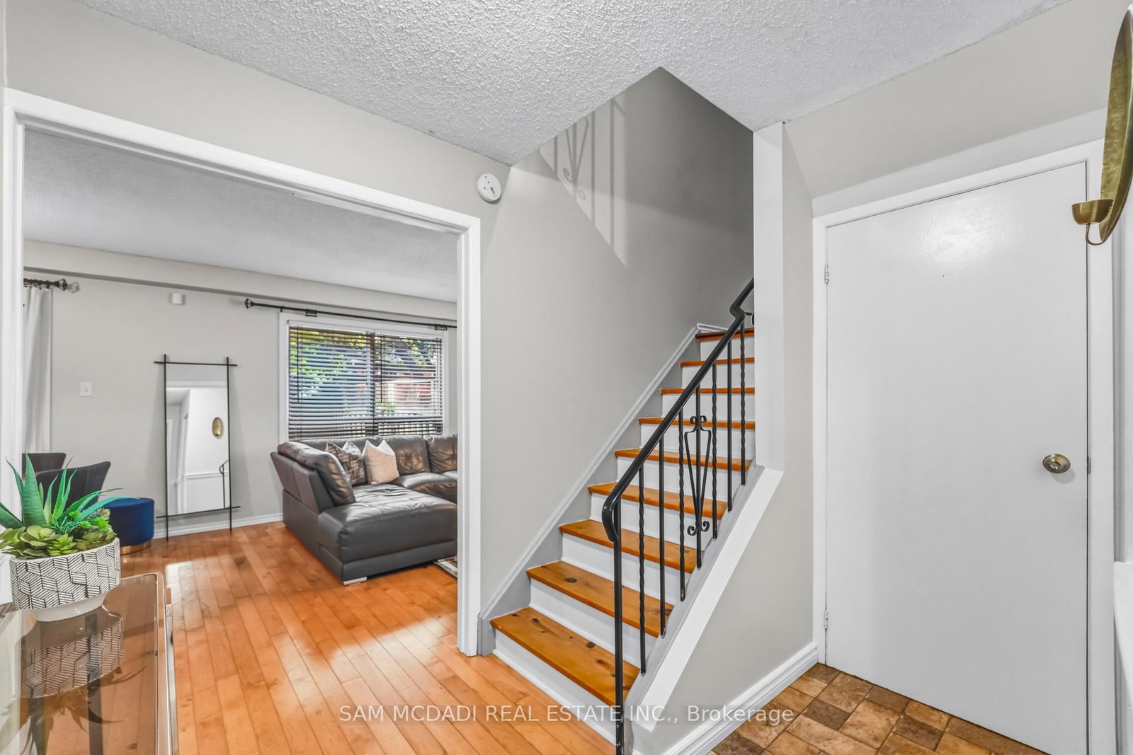6954 Cadiz Crescent • Mississauga, ON photo 5