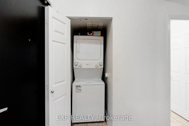 388 Prince Of Wales Mississauga,ON L5B 0A1 — Photo 14