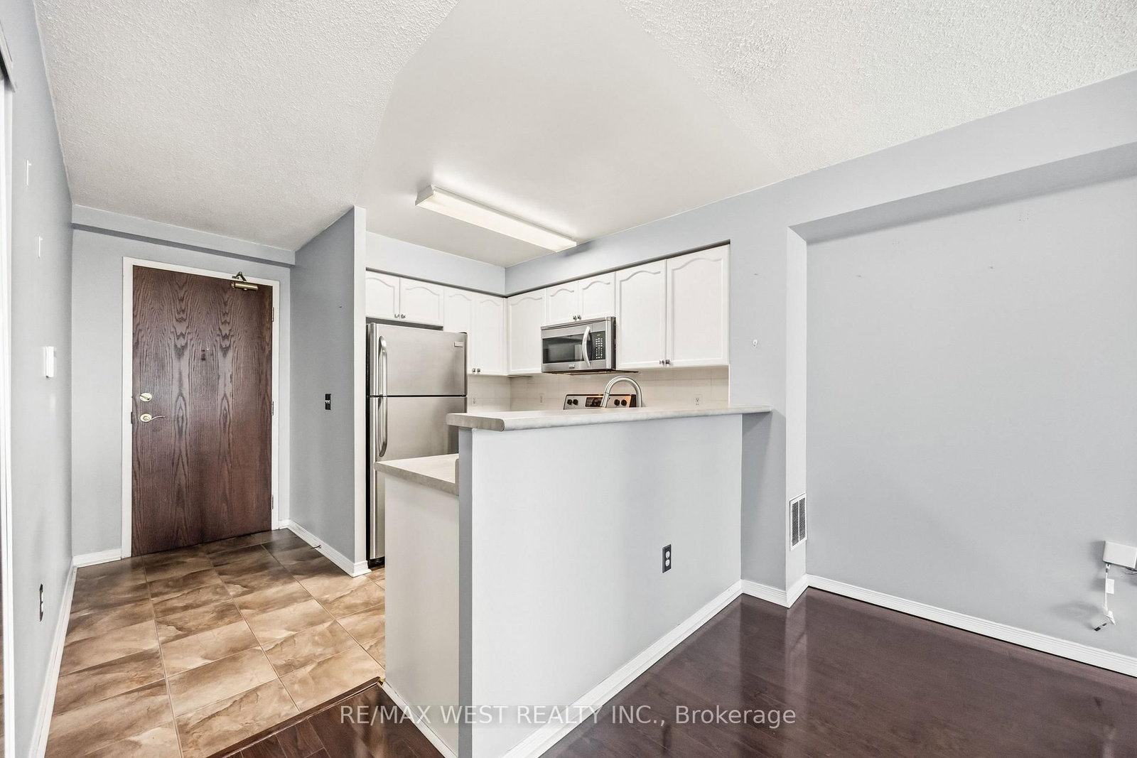 15 Michael Power Place • #809 • Toronto, ON photo 10
