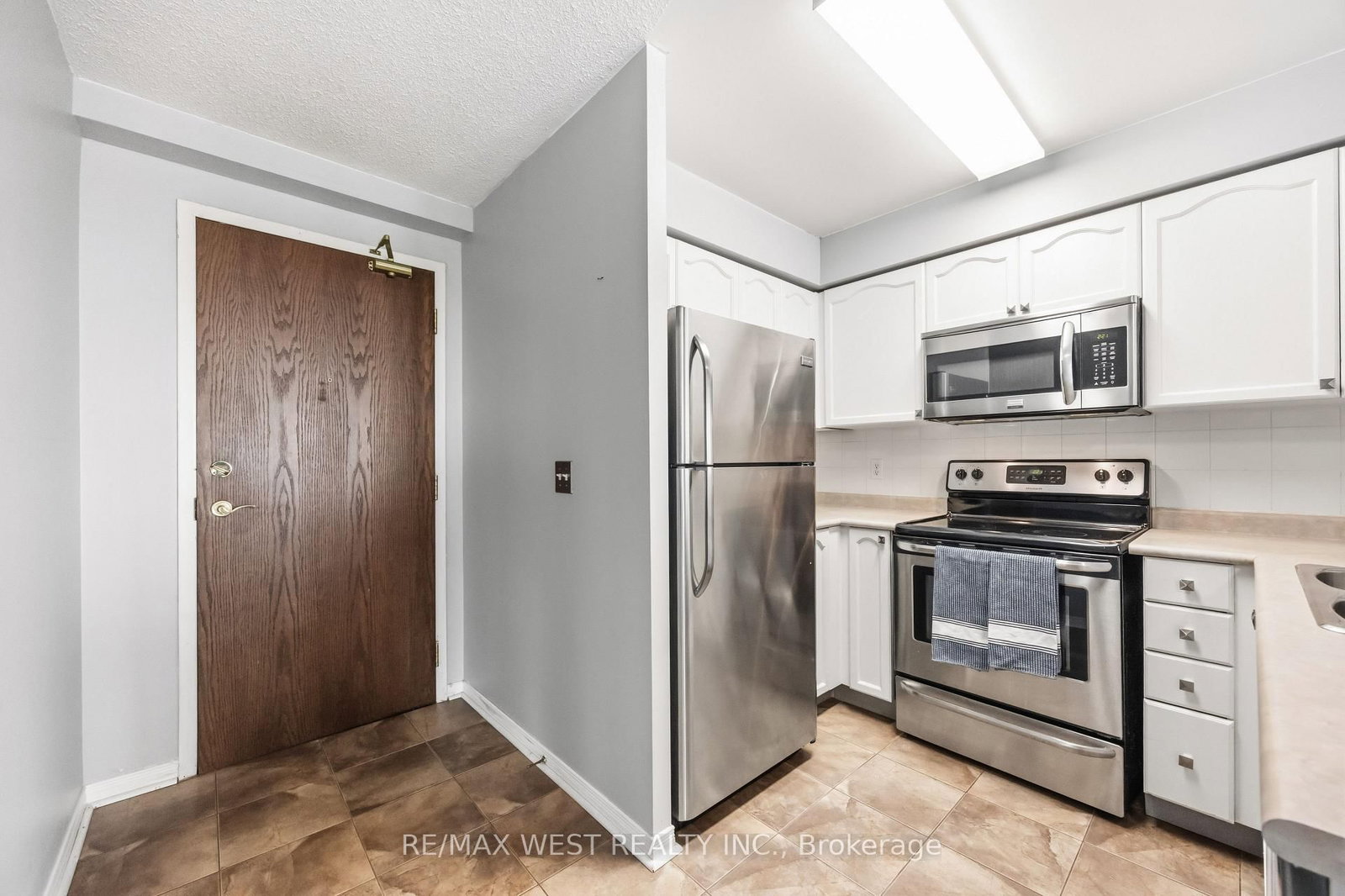15 Michael Power Place • #809 • Toronto, ON photo 13