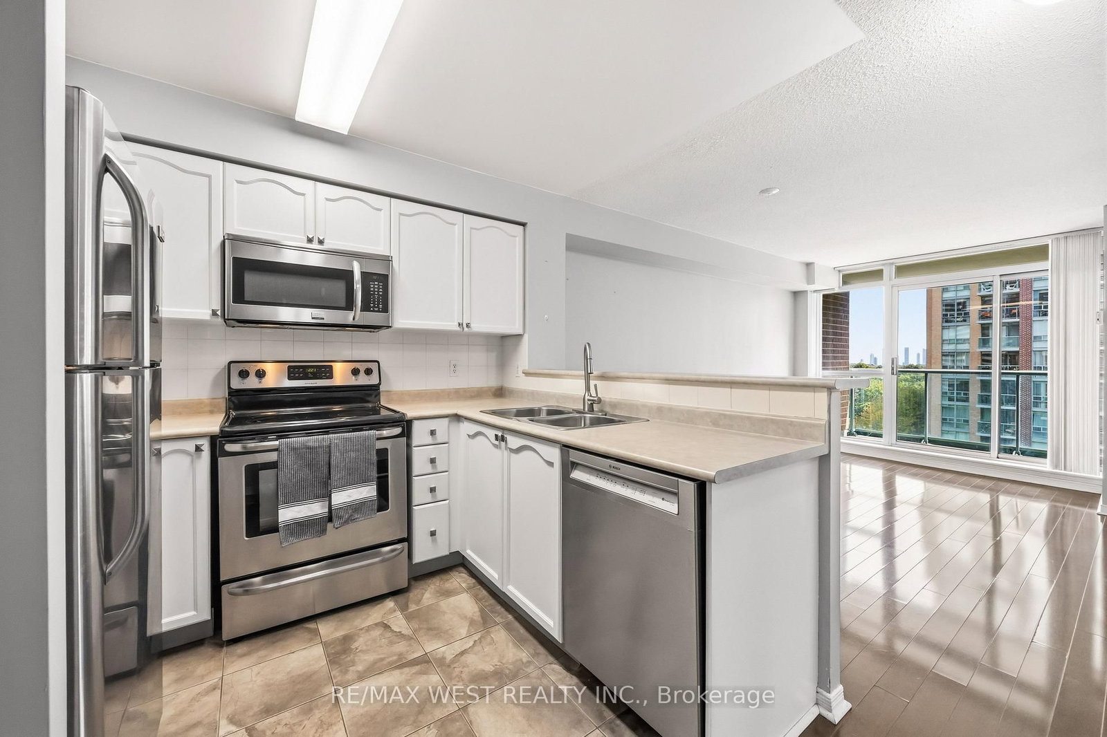 15 Michael Power Place • #809 • Toronto, ON photo 15