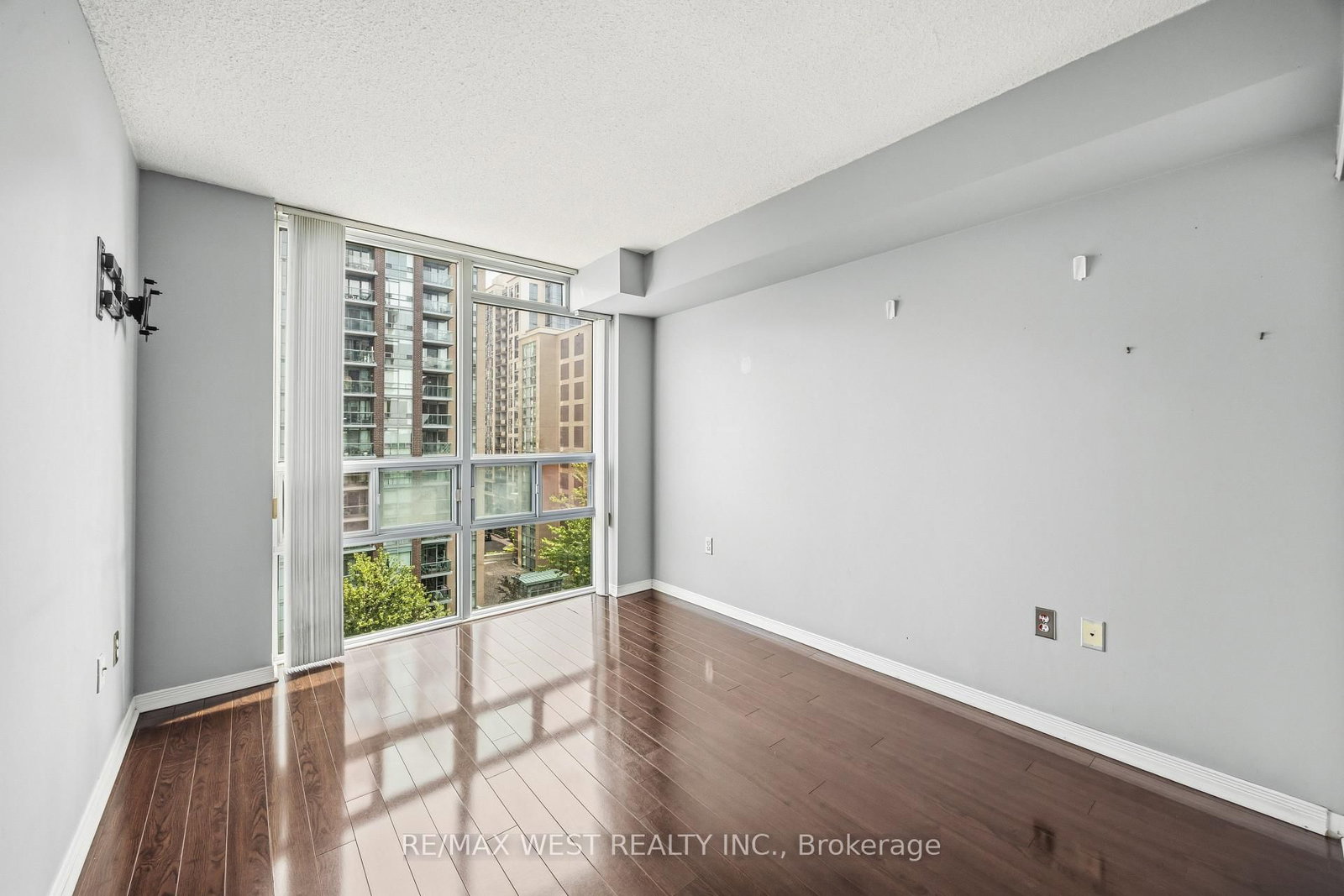 15 Michael Power Place • #809 • Toronto, ON photo 27