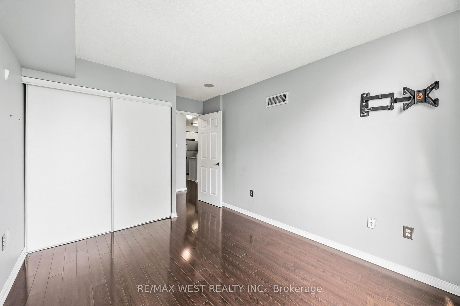 15 Michael Power Place • #809 • Toronto, ON photo 28