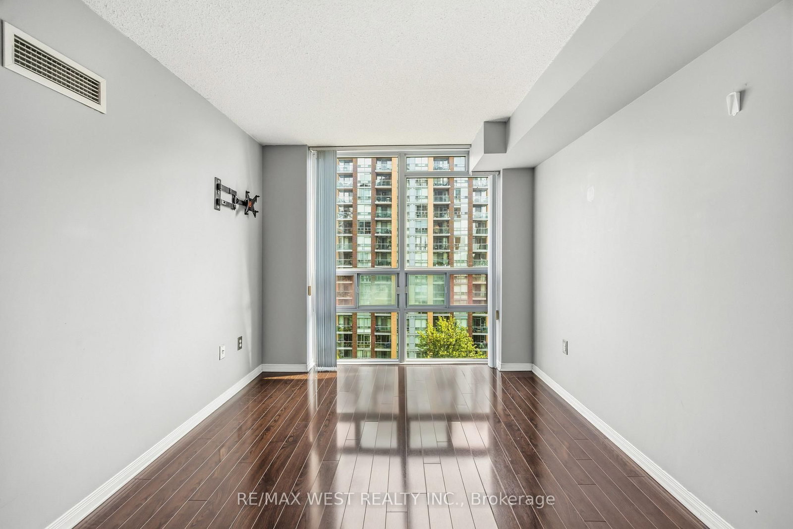 15 Michael Power Place • #809 • Toronto, ON photo 29