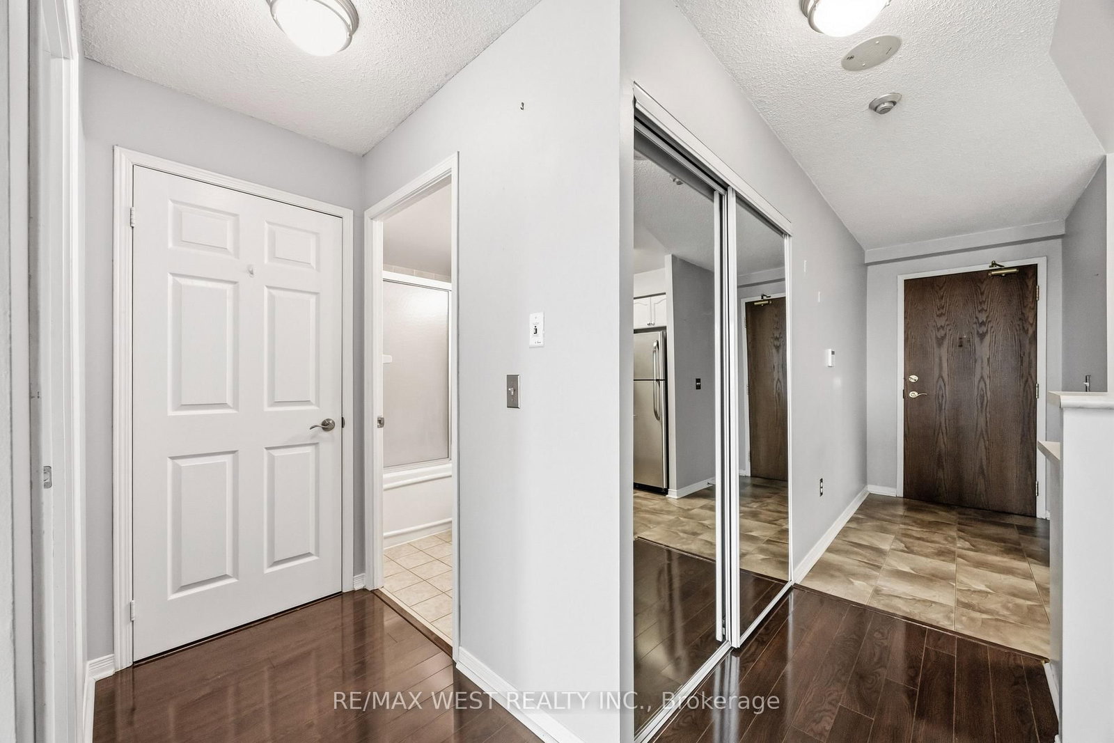 15 Michael Power Place • #809 • Toronto, ON photo 32