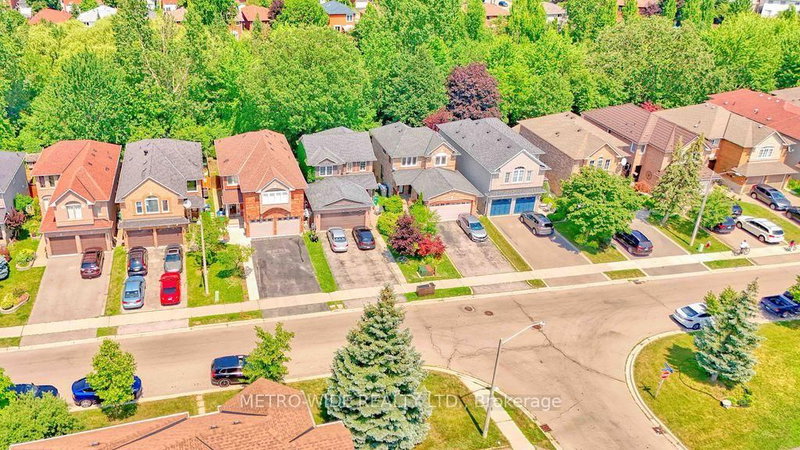 3706 Forest Bluff Crescent