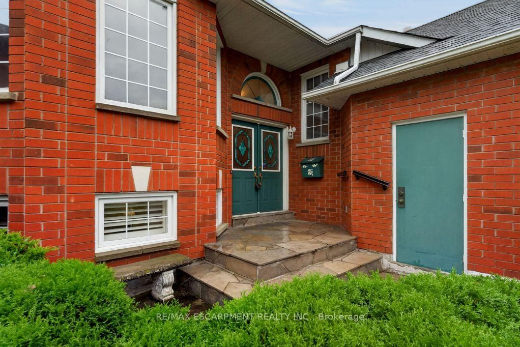 1141 Lockhart Road • Burlington, ON photo 4
