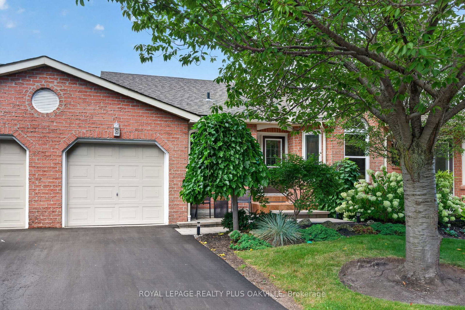 5255 Lakeshore Road • #53 • Burlington, ON photo 1
