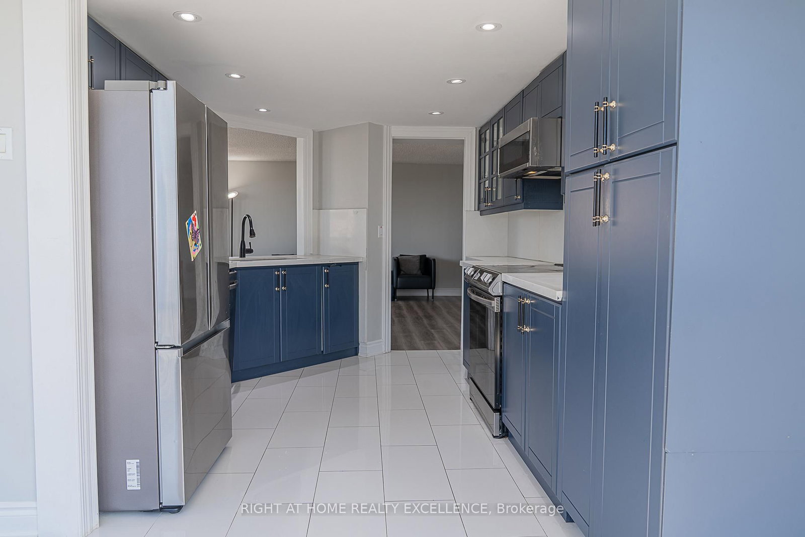 2410-45 Kingsbridge Garden Circ, Mississauga, view 19